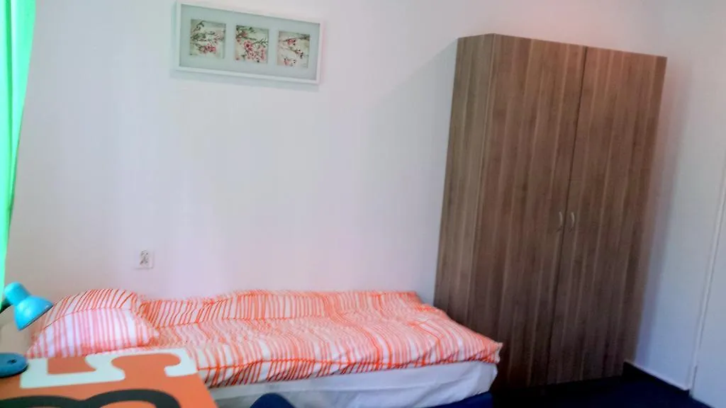 Erasmus House Pansiyon Varşova Polonya